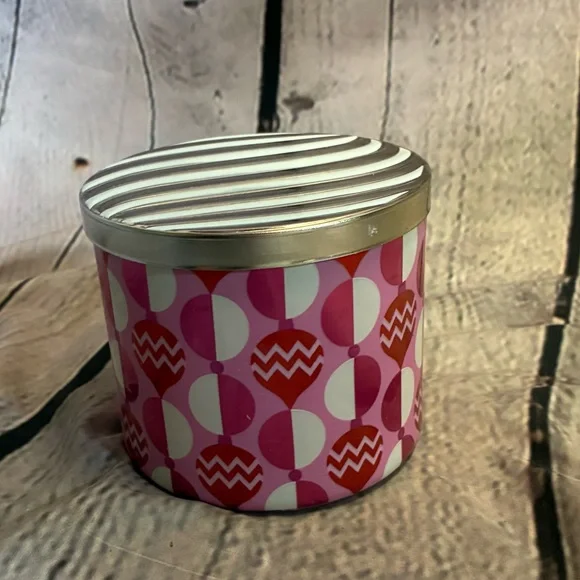 Bath & Body Works North Pole Punch 3 Wick Candle‎ New Christmas Holiday Scent - Picture 2 of 3